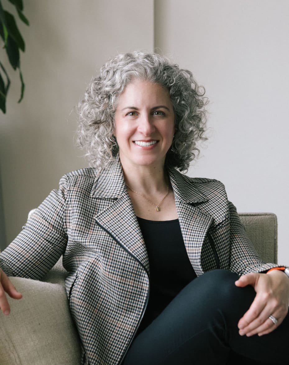 Leah Neaderthal Headshot